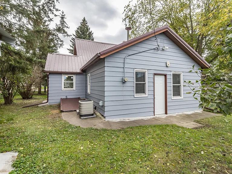 1324 W Sioux St — Photo 16