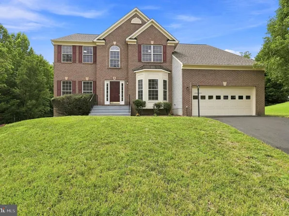 2 Basalt Dr, Fredericksburg, VA 22406
