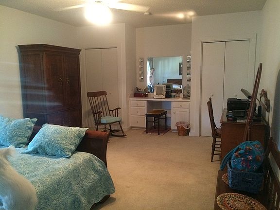 4th image of 102 Carson St