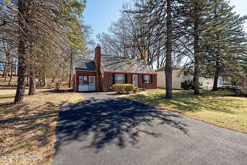 3rd image of 7 Forrest Drive