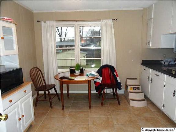 4th image of 513 Ronald Dr SE