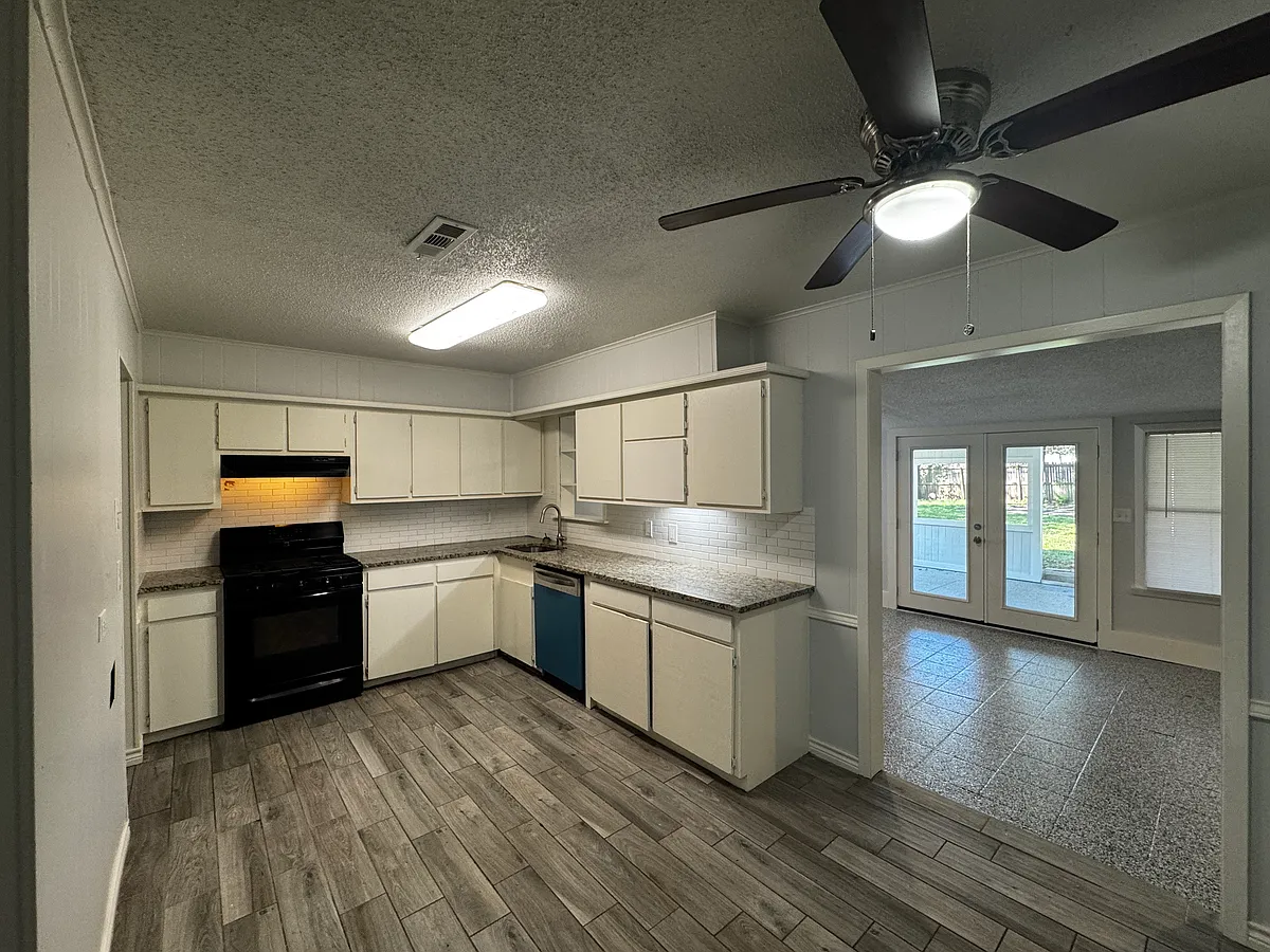 Building Photo - 3008 Winfield Dr