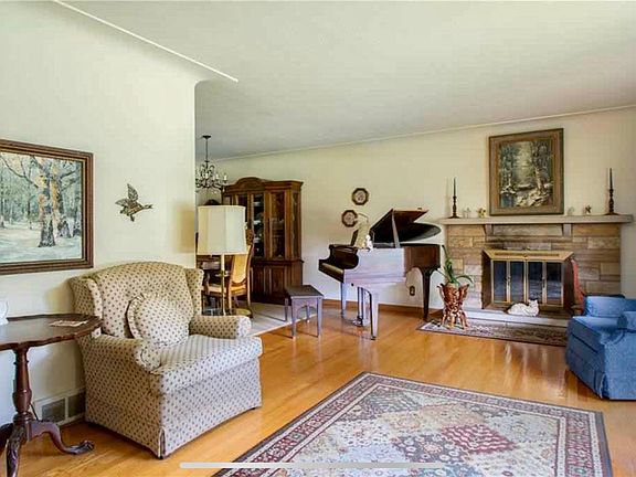 5th image of 7340 Elmland Ave