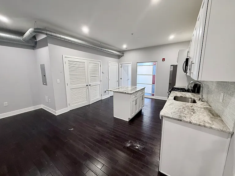 302 Richmond St #A27 — Photo 5