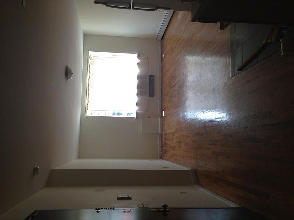 2nd image of 1433 Park Pl APT 1