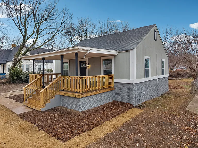 625 E Xyler St — Photo 1