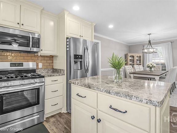 4th image of 162 George Road