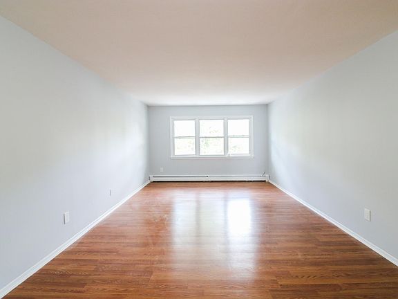 3rd image of 25 Valerie Dr APT 2