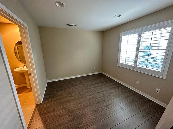 5th image of 38 Jenkins Dr