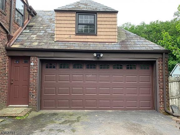 3rd image of 702-710 Westminster Ave