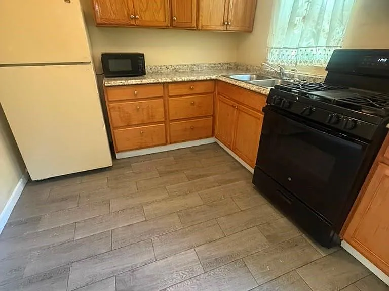 17718 E Strack Dr — Photo 5