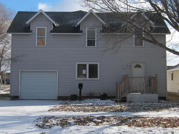 406 2nd St NW, Wadena, MN 56482