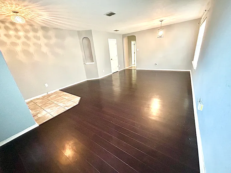 333 Diana Dr — Photo 5
