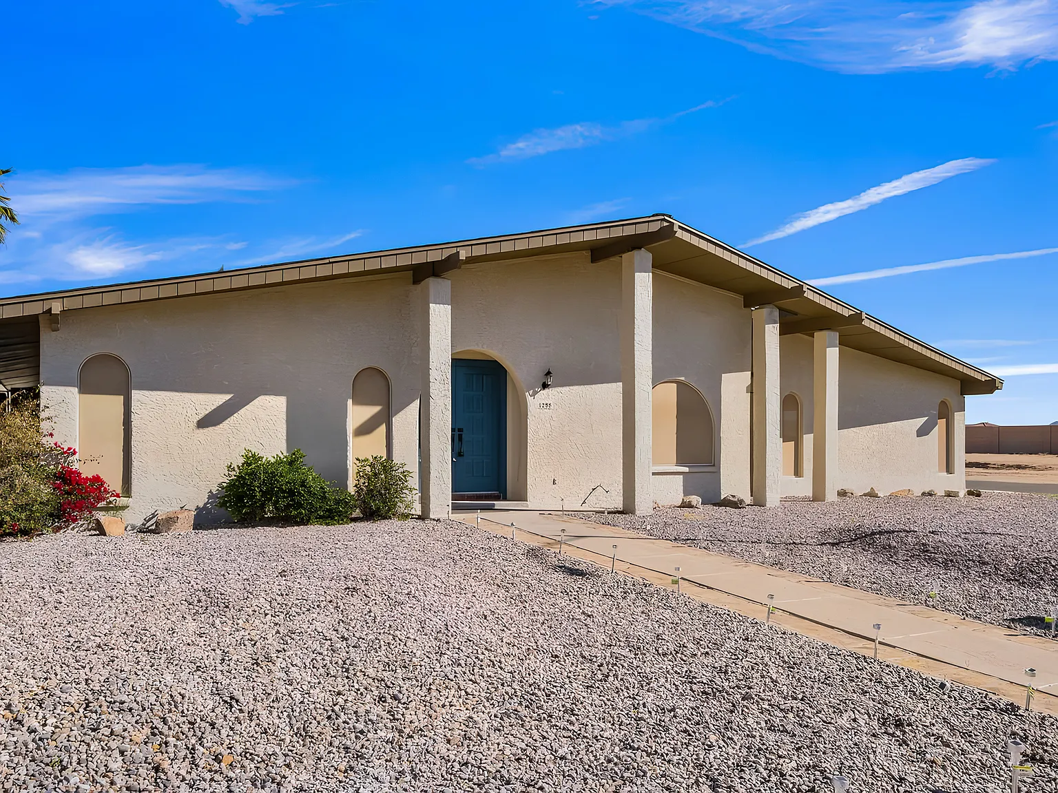 4 bed, 2.0 bath, 1700 sqft, $1,819 — Photo 4