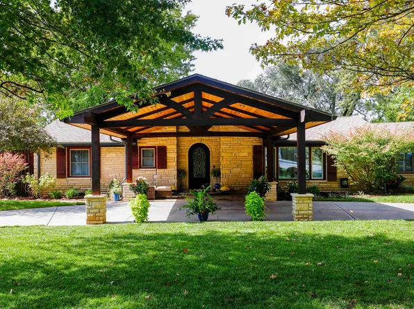 21 N Laurel Dr, Wichita, KS 67206