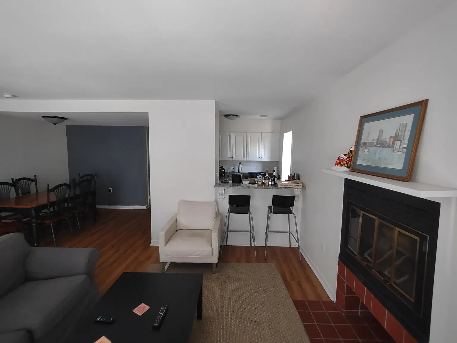 4 W Hill St — Photo 2