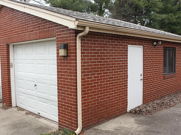 4th image of 3014 Louisa Ave