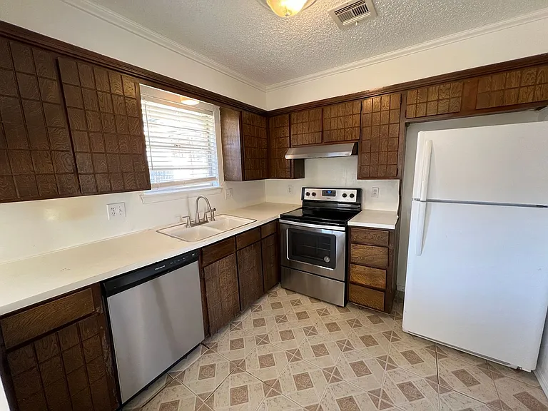 1017 S Neptune Rd — Photo 16
