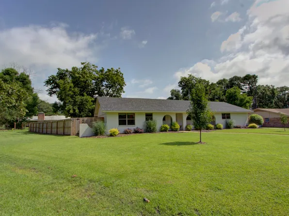206 Oak St, New Boston, TX 75570