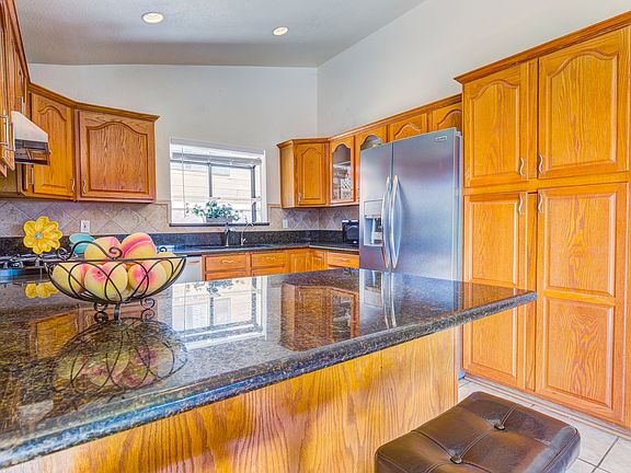 3rd image of 1304 Lincoln Pl