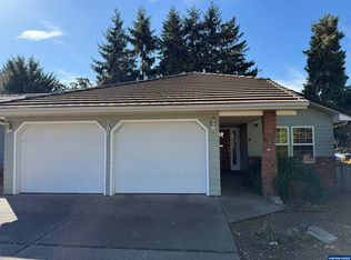 708 Kent St, Silverton, OR 97381