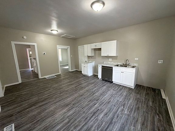 2nd image of 805 Adams Ct