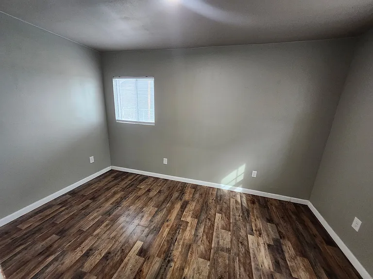 610 W Pennsylvania Ave — Photo 8