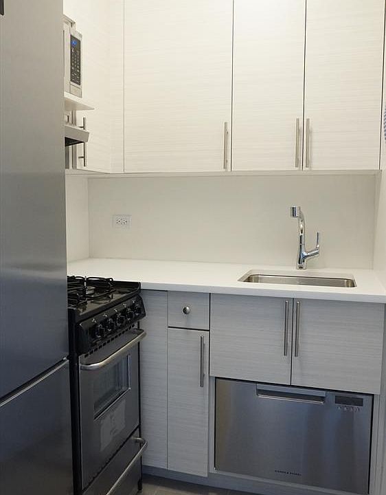 2nd image of 4 Park Ave APT 7S