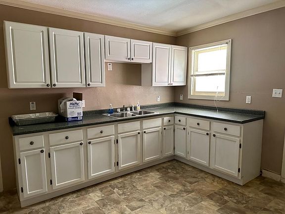 3rd image of 225 E Avenue K