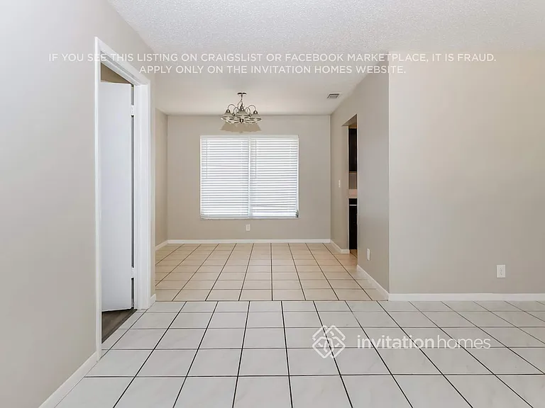1132 Essex Dr — Photo 6