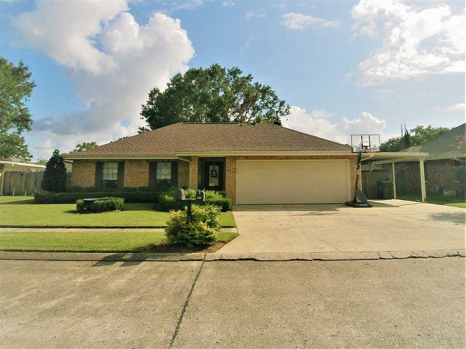 1st image of 402 Wellington Dr