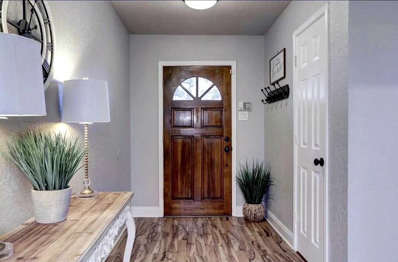 3 bed, 2.0 bath, 1735 sqft, $2,395 — Photo 3