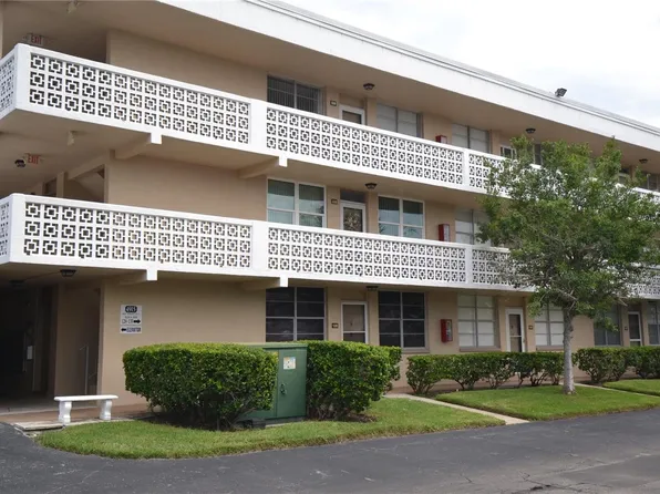 4915 Bay St NE APT 328, Saint Petersburg, FL 33703