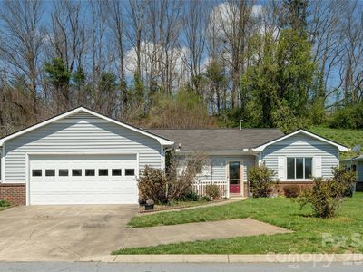 176 Derbyshire Dr, Hendersonville, NC, 28792