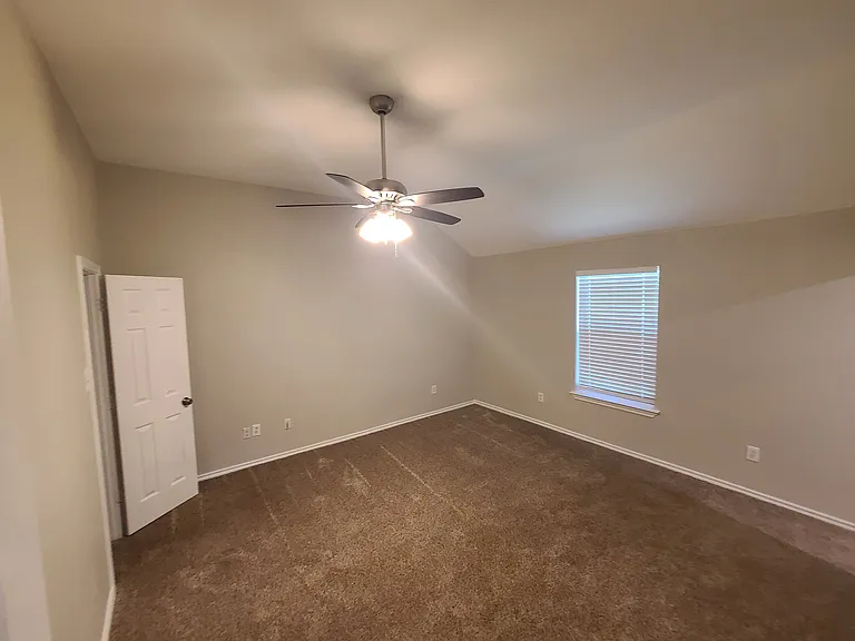 2323 Macon St — Photo 6
