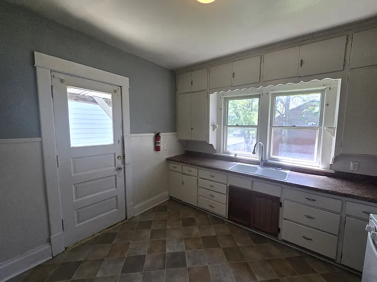 408 Locust St — Photo 4