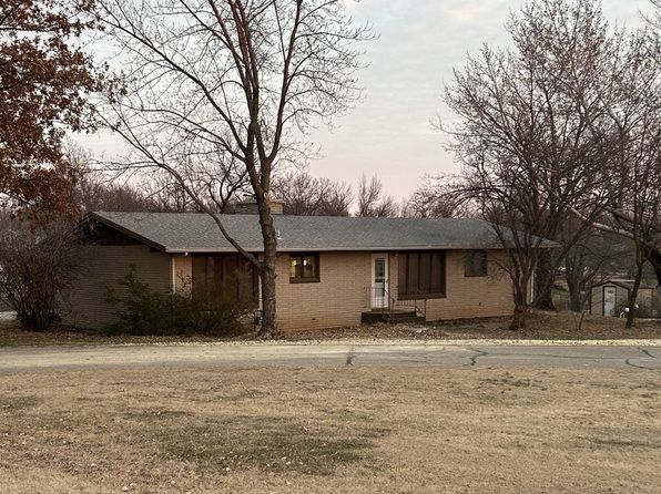 505 Oak Ave, Miltonvale, KS 67466