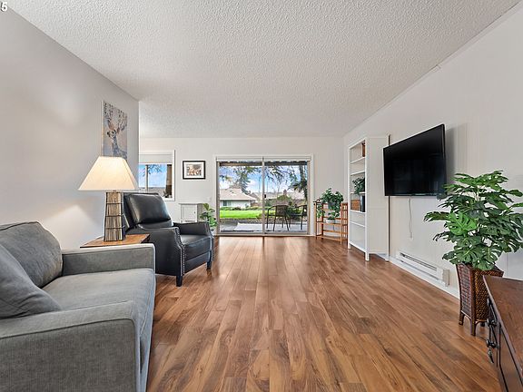 2nd image of 11510 SW Crown Dr Unit 5