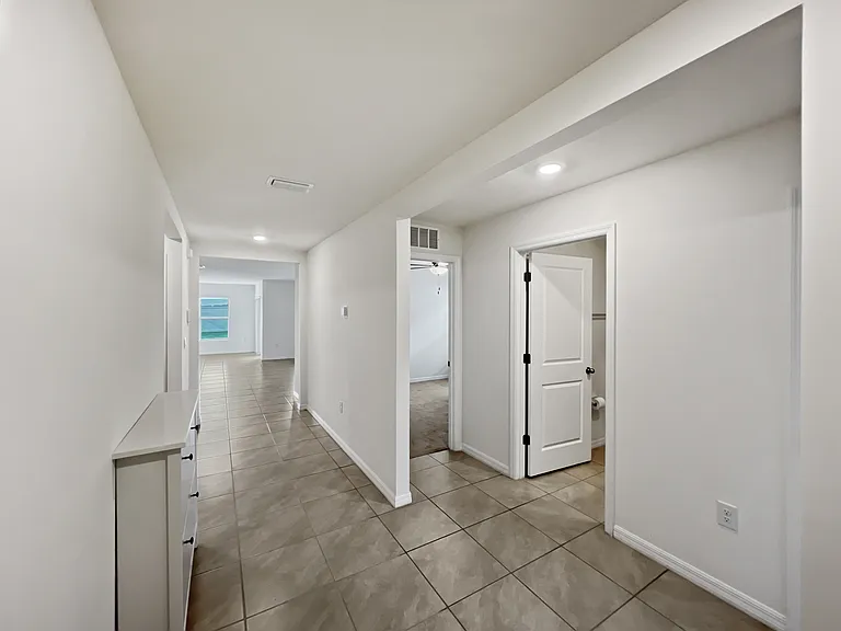 5563 SW 43rd Ct — Photo 29