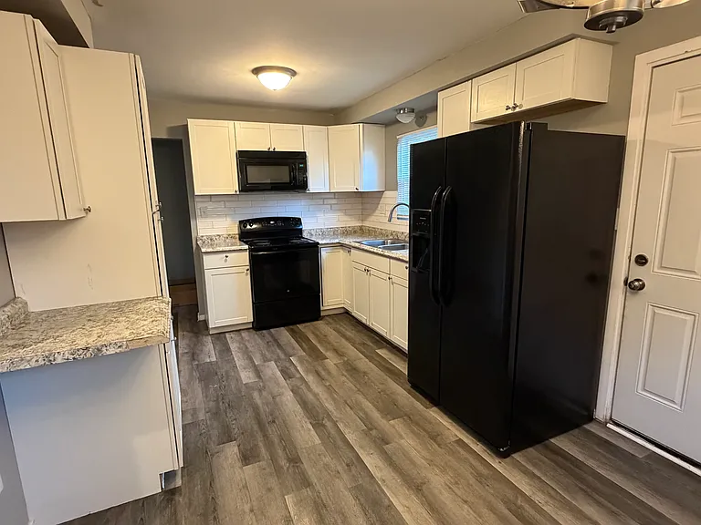 20501 Northlawn St — Photo 7