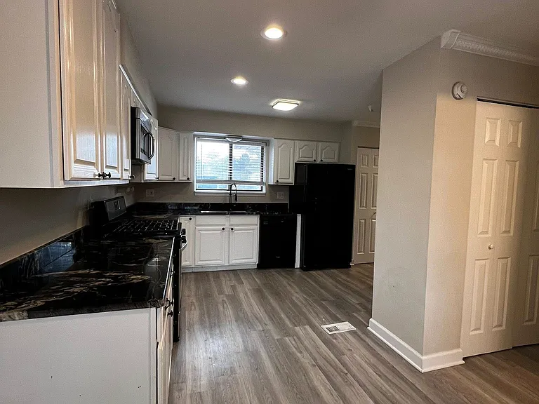 7333 Winthrop Way #10 — Photo 5