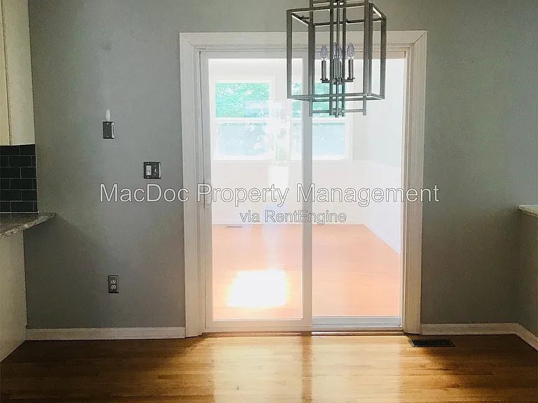 6804 Saxony Cir — Photo 31