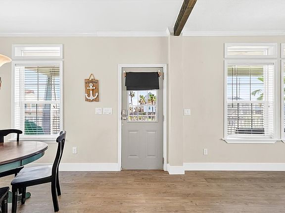5th image of 618 Dolphin Cir