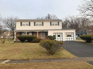 9 Lester Dr, Orangeburg, NY 10962