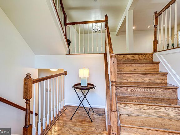 4th image of 5443 Whitley Park Ter #Townhouse 31