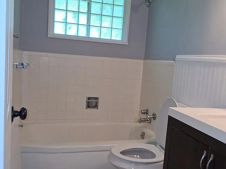 1421 Winchester St — Photo 8