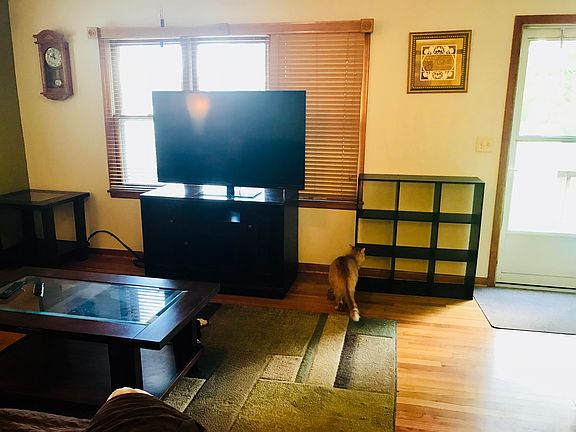 Living Room, Pic 4