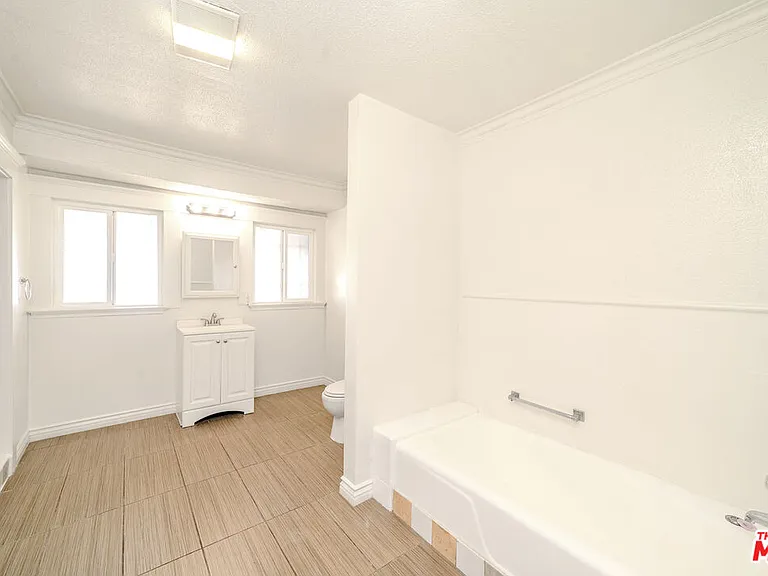 1404 S Manhattan Pl — Photo 23