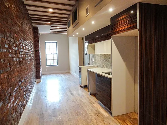 Rented by Premier Metro Realty Corp | media 21