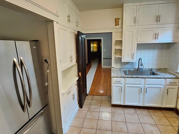 2nd image of 6429 N Maplewood Ave #1